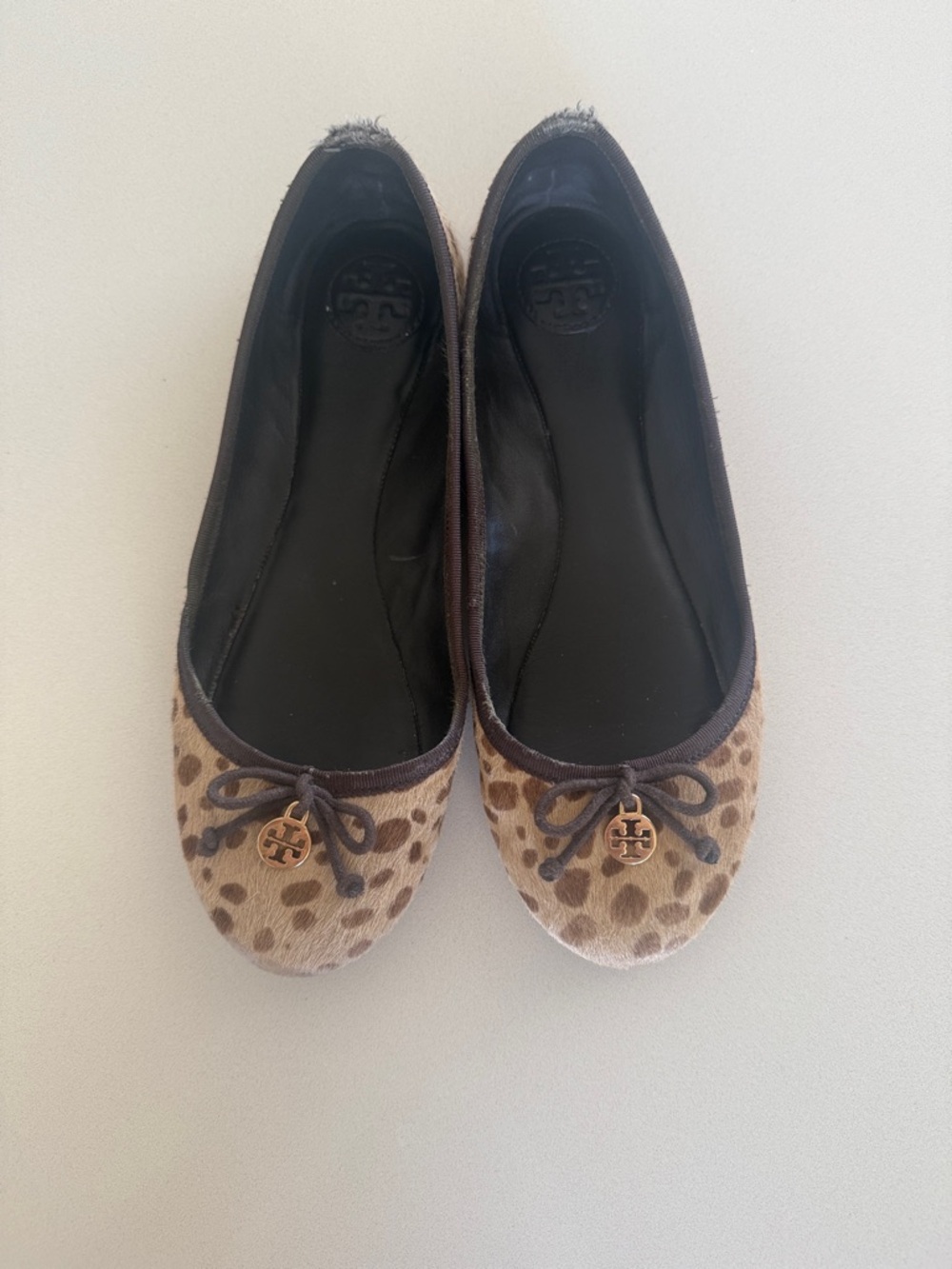 Tory Burch Leopard-Print Ballet Flats with Logo Charm - Brown/Black